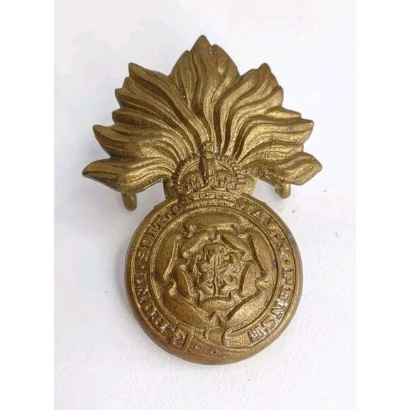 Canadian Fusiliers (City of London Regiment) King's Crown Brass Collar Badge - Picture 1 of 12